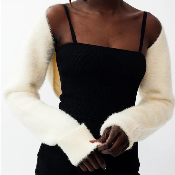 [New] Unworn Knit Bolero from Oval Square 🤍 - Picture 2 of 4